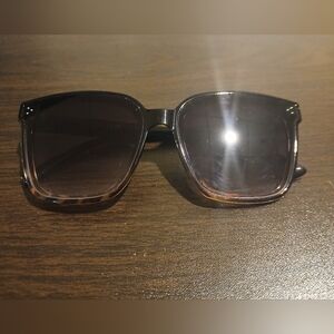 NWOT/ JESSICA SIMPSON 2 tone square sunglasses